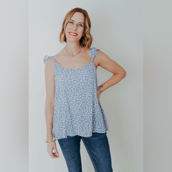 like love Tops - Ruffled Blue and White Sleeveless Tank Top